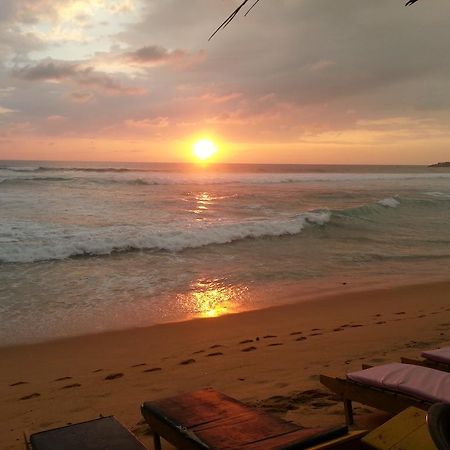 Main Reef Guest House ฮิกคาดูวา ภายนอก รูปภาพ