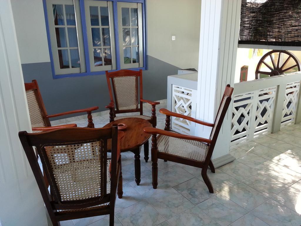 Main Reef Guest House ฮิกคาดูวา ภายนอก รูปภาพ
