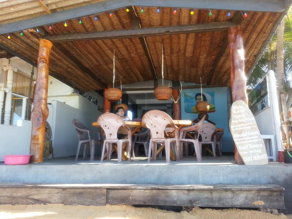 Main Reef Guest House ฮิกคาดูวา ภายนอก รูปภาพ