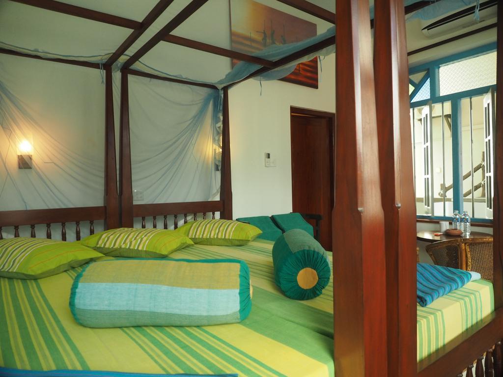 Main Reef Guest House ฮิกคาดูวา ภายนอก รูปภาพ