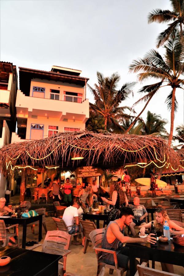 Main Reef Guest House ฮิกคาดูวา ภายนอก รูปภาพ